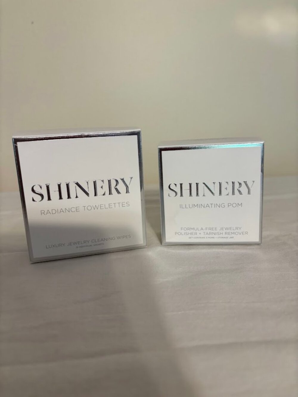 NWOT Shinery Radiance Towelettes (10) & Shinery Illuminating Poms (3)